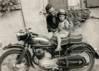 1957_Bernd-Motorrad-b